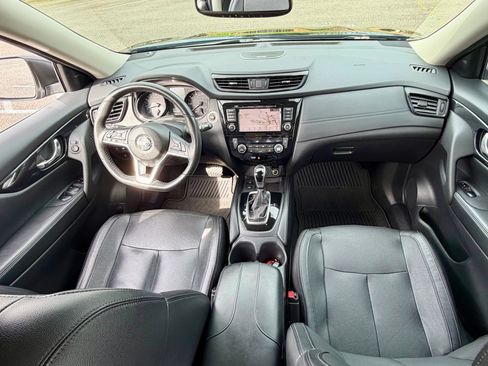 Used 2019 Nissan Rogue SL w/ Premium Package image 11