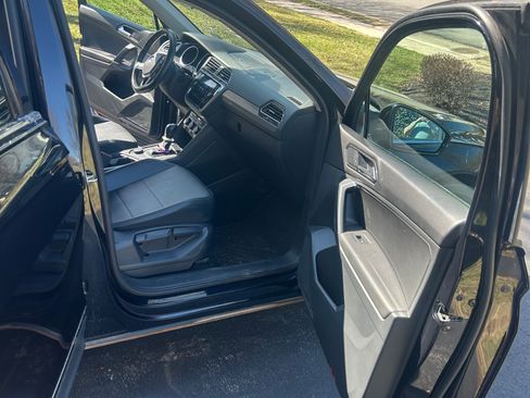 Used 2018 Volkswagen Tiguan SE image 9