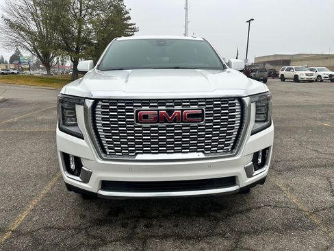 Used 2021 GMC Yukon XL Denali w/ Denali Premium Package AWD/4WD image 12
