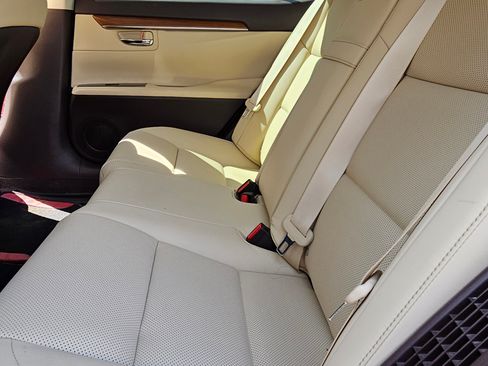 Used 2017 Lexus ES 300h image 17