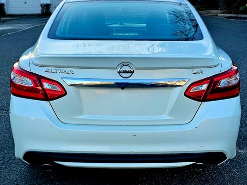 Used 2016 Nissan Altima 2.5 SR image 2