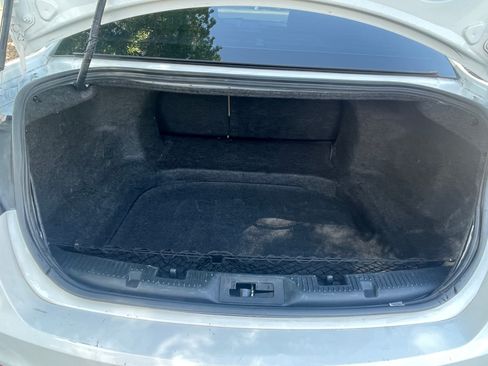 Used 2015 Ford Taurus SEL FWD image 11