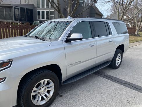 Used 2017 Chevrolet Suburban LT image 4
