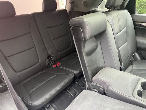 Used 2012 Kia Sorento EX w/ EX V6 Premium Pkg image 12