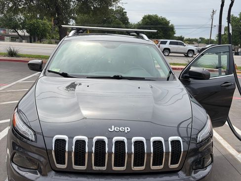 Used 2017 Jeep Cherokee Limited FWD image 1