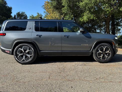 Used 2023 Rivian R1S Adventure image 14