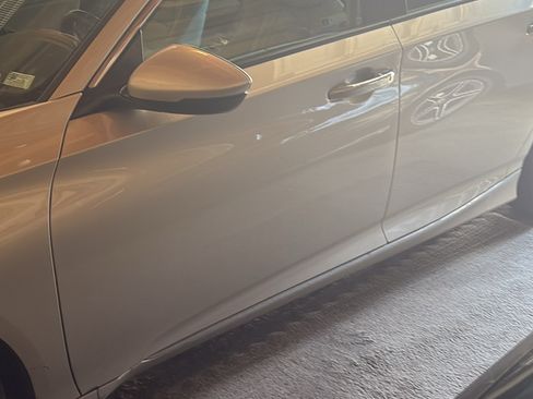 Used 2018 Honda Accord Touring image 2