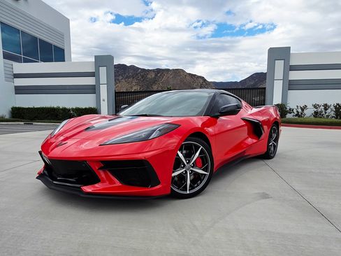 Used 2020 Chevrolet Corvette Stingray Preferred Cpe w/ 2LT Preferred Equipment Group RWD image 1