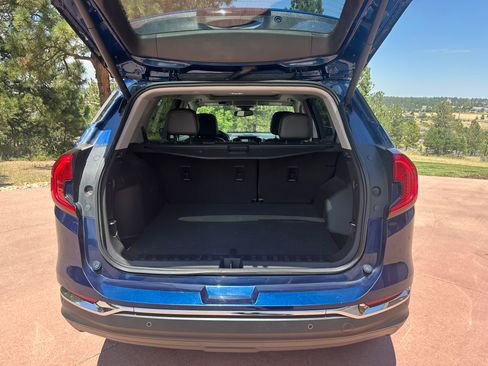 Used 2022 GMC Terrain SLT w/ Infotainment Package II AWD/4WD image 9