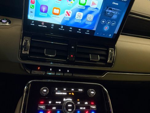 Used 2022 Lincoln Navigator Reserve AWD/4WD image 2