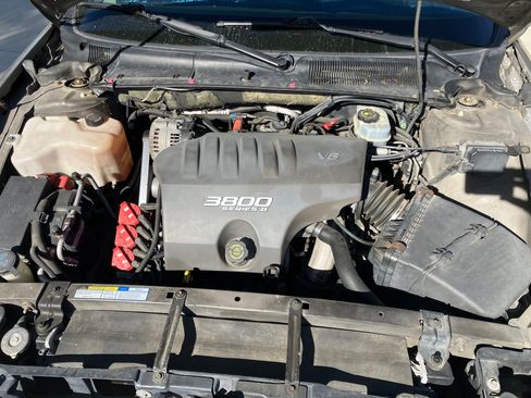 Used 2001 Buick Le Sabre Custom w/ Luxury Pkg image 8