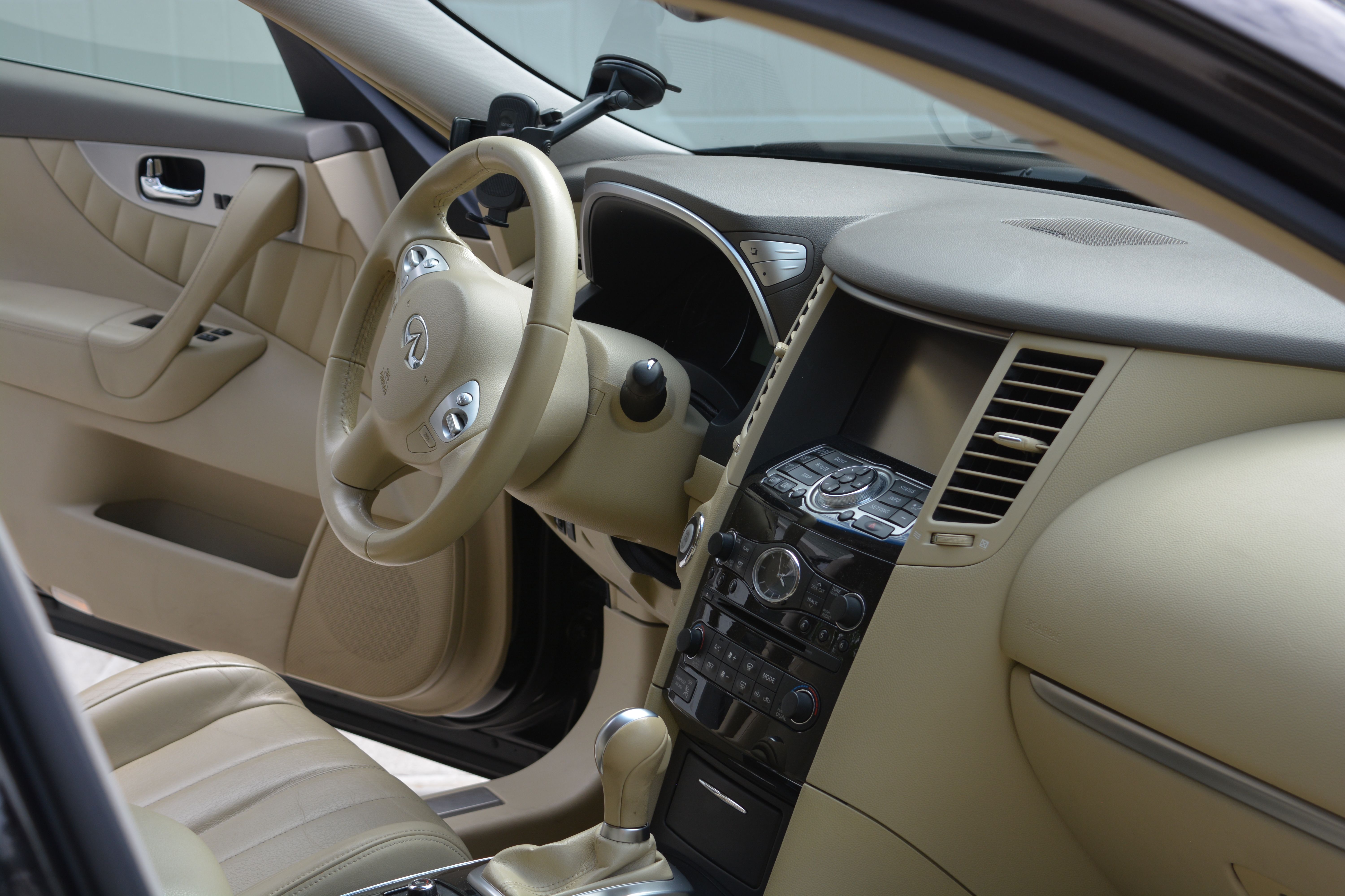Used 2014 INFINITI QX70 AWD w/ Premium Package image 13