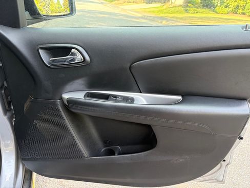 Used 2016 Dodge Journey Crossroad FWD image 11