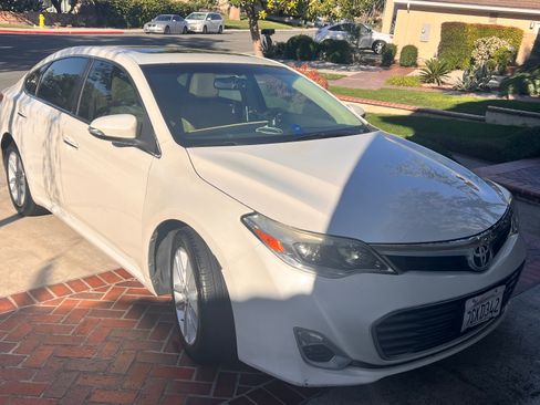 Used 2013 Toyota Avalon XLE image 10