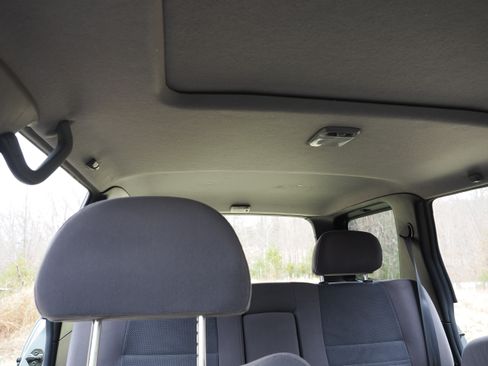 Used 2001 Nissan Pathfinder SE image 24