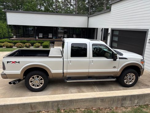 Used 2011 Ford F250 King Ranch w/ King Ranch w/Chrome Pkg AWD/4WD image 2