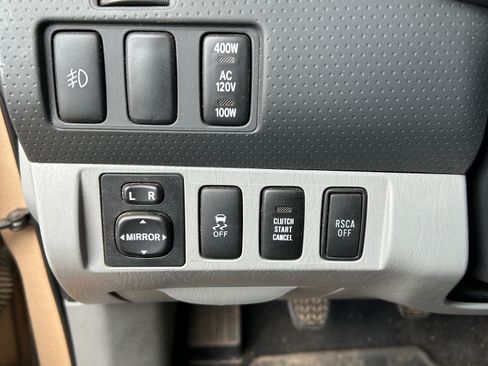 Used 2012 Toyota Tacoma 4x4 Access Cab V6 w/ TRD Sport Pkg image 10