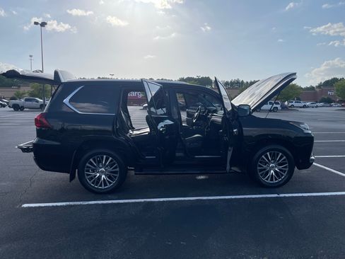Used 2018 Lexus LX 570 4WD image 6