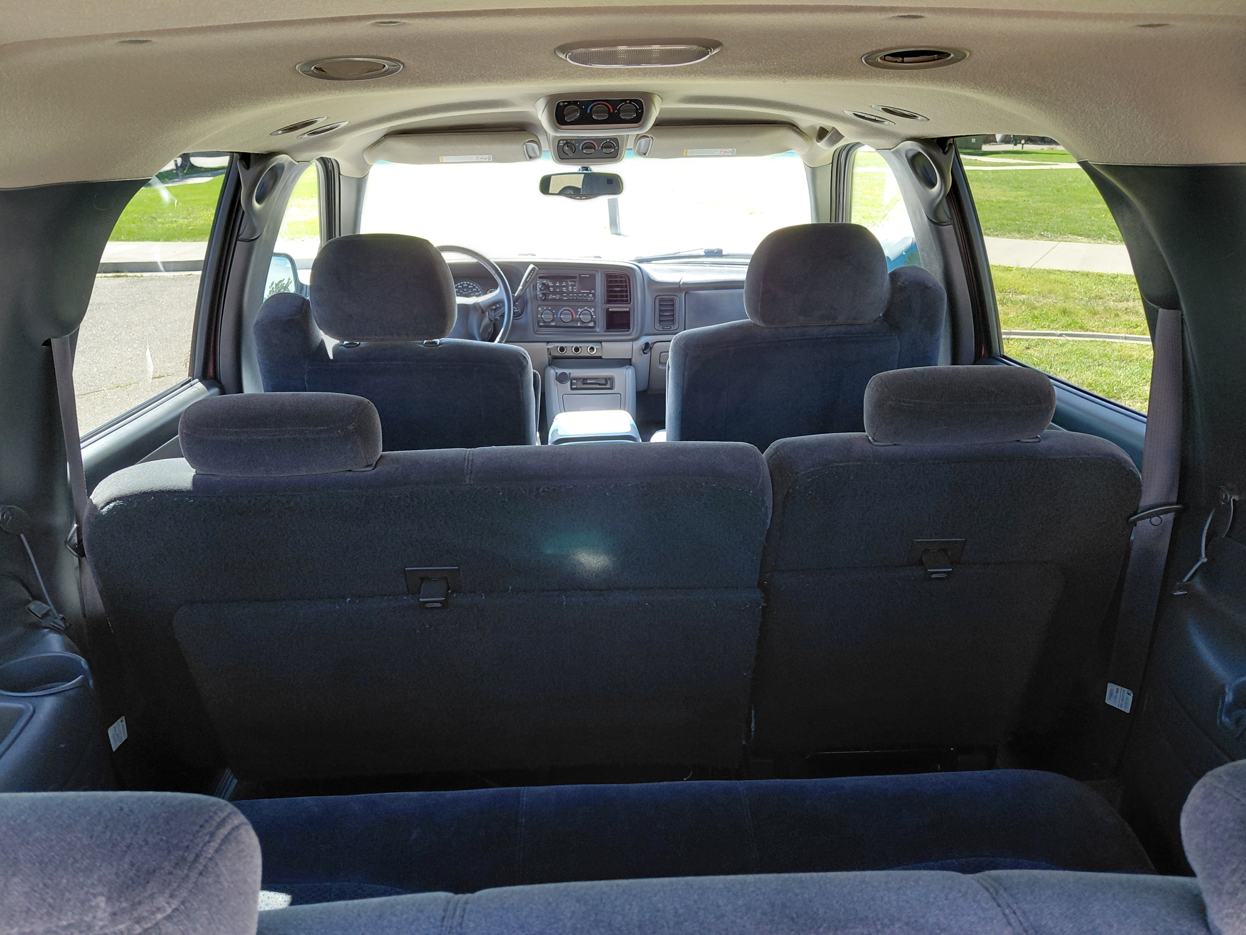 Used 2000 Chevrolet Suburban LS w/ LS Preferred Equipment Group AWD/4WD image 14