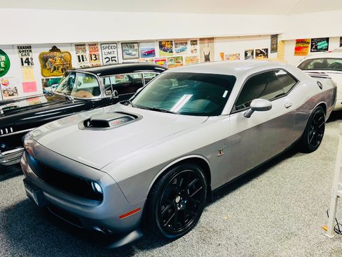 Used 2015 Dodge Challenger R/T Scat Pack RWD image 11