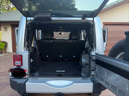 Used 2014 Jeep Wrangler Unlimited Sahara w/ Connectivity Group AWD/4WD image 11