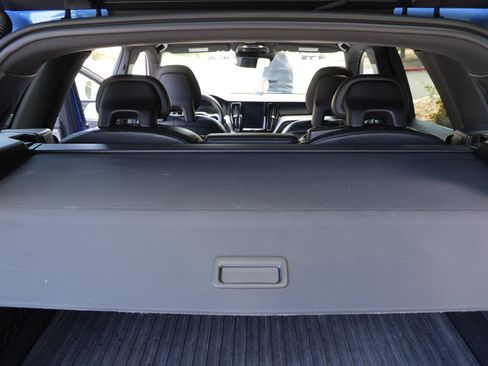 Used 2018 Volvo XC60 T6 R-Design w/ Convenience Package AWD/4WD image 17