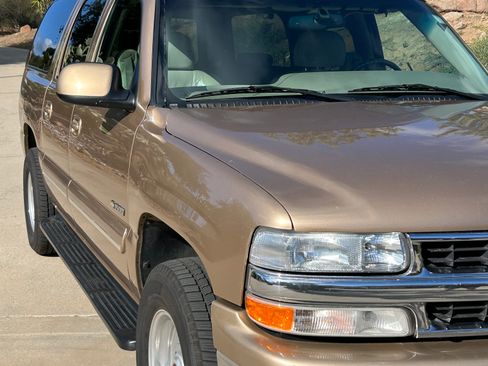Used 2001 Chevrolet Suburban LT w/ LT Preferred Equipment Group AWD/4WD image 4