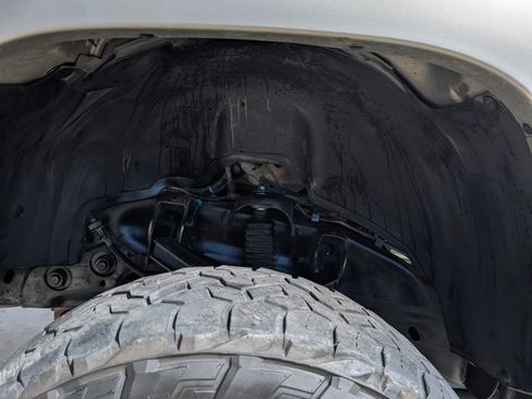 Used 2005 Chevrolet Silverado 2500 LT w/ Heavy-Duty Power Package image 13