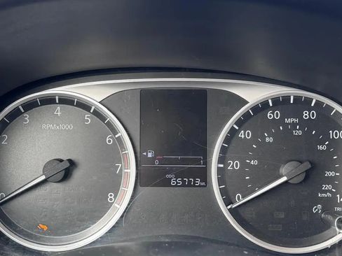 Used 2021 Nissan Kicks S image 10