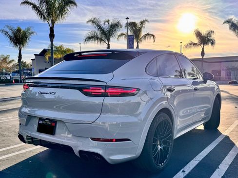 Used 2022 Porsche Cayenne GTS image 10