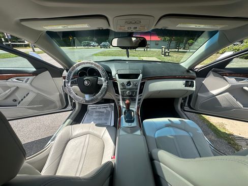 Used 2010 Cadillac CTS Luxury RWD image 23