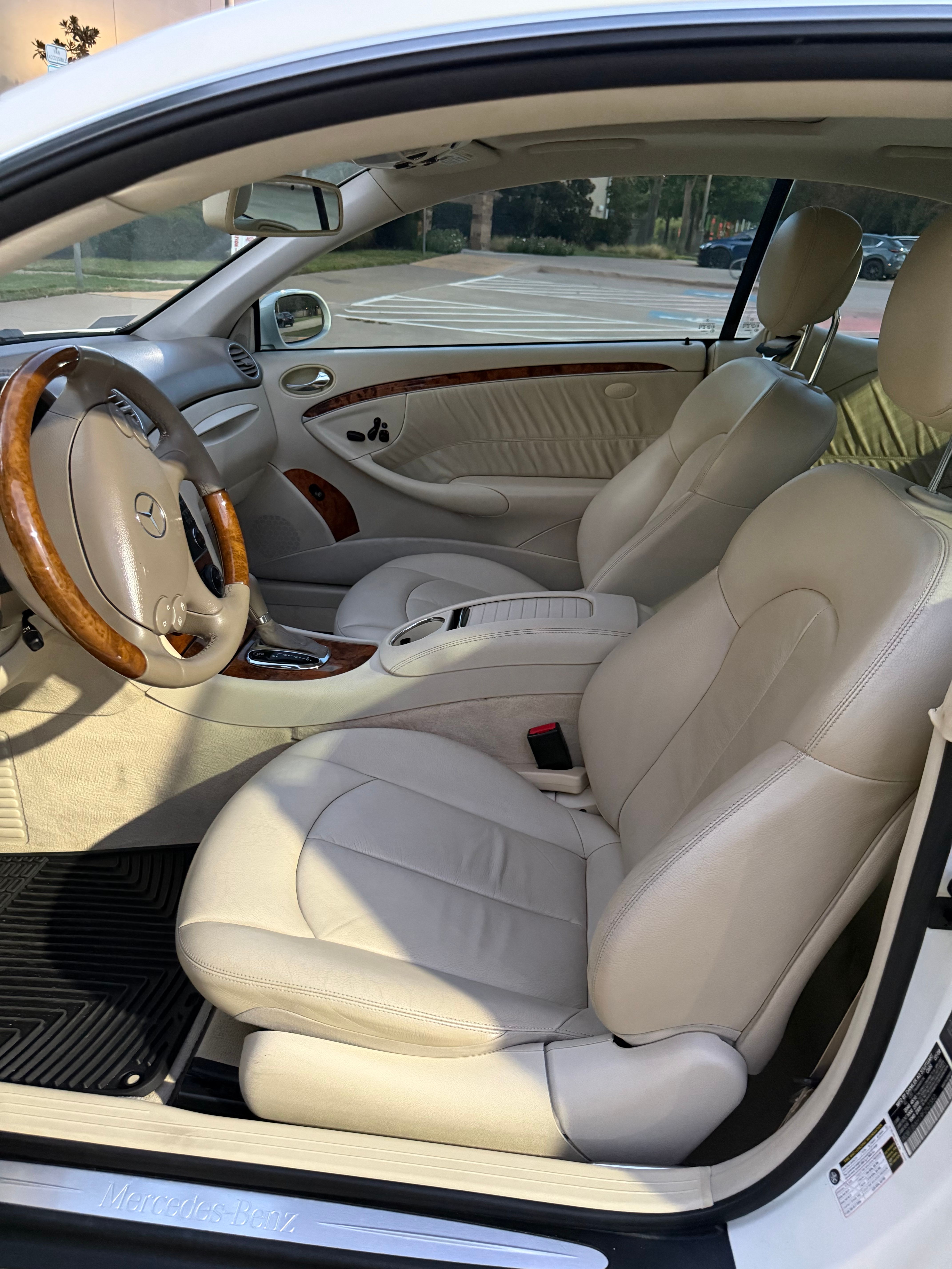Used 2009 Mercedes-Benz CLK 350 Coupe image 12