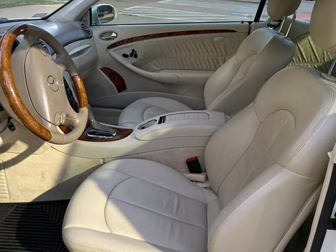 Used 2009 Mercedes-Benz CLK 350 Coupe image 12