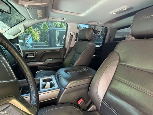 Used 2017 GMC Sierra 2500 Denali w/ Duramax Plus Package AWD/4WD image 6
