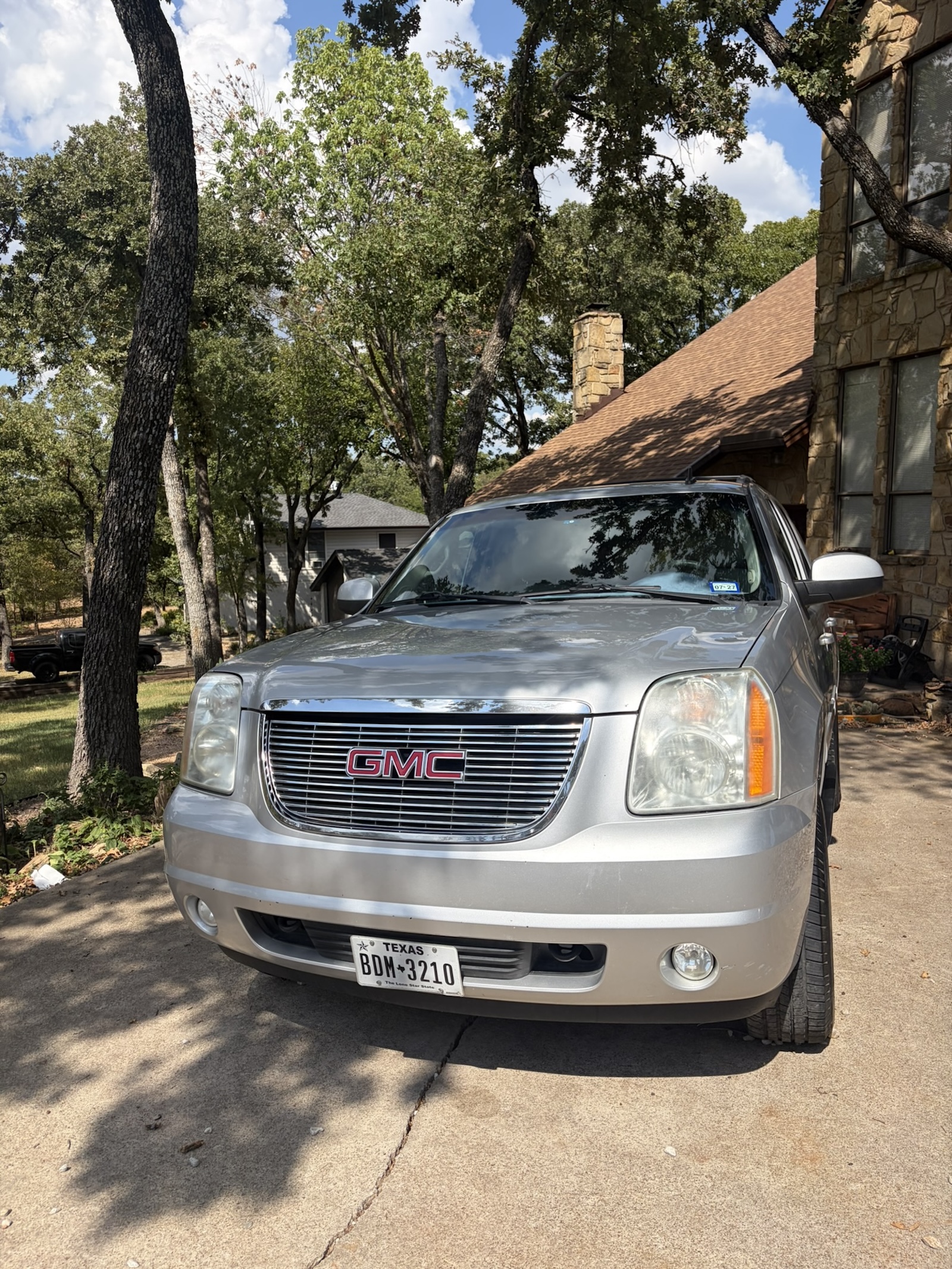 Used 2012 GMC Yukon SLT w/ SLT-2 Equipment Package AWD/4WD image 2