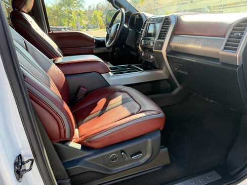 Used 2021 Ford F450 Platinum w/ FX4 Off-Road Package image 8