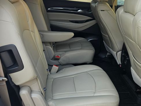 Used 2019 Buick Enclave Essence image 10