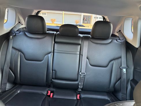 Used 2018 Jeep Compass Limited w/ Navigation Group FWD image 9