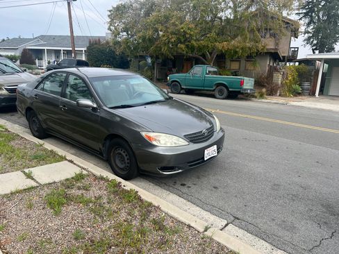Used 2002 Toyota Camry LE image 2