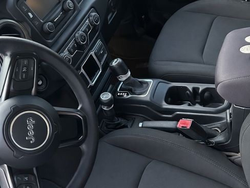 Used 2018 Jeep Wrangler Unlimited Sport image 10