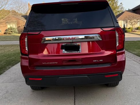 Used 2022 GMC Yukon XL SLE w/ Gmc Pro Safety Plus Package image 5