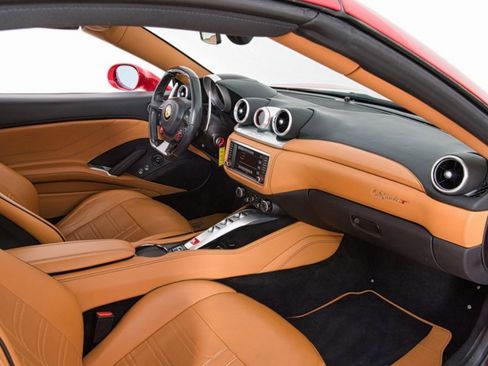 Used 2017 Ferrari California T image 12