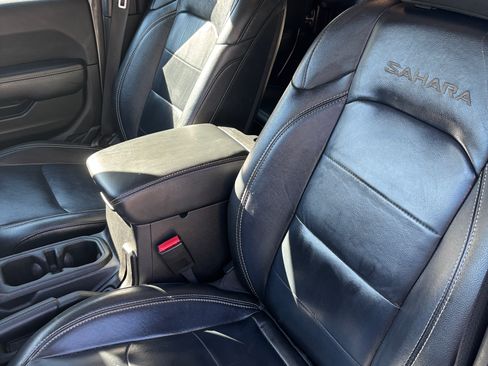 Used 2022 Jeep Wrangler Unlimited Sahara w/ Cold Weather Group image 8