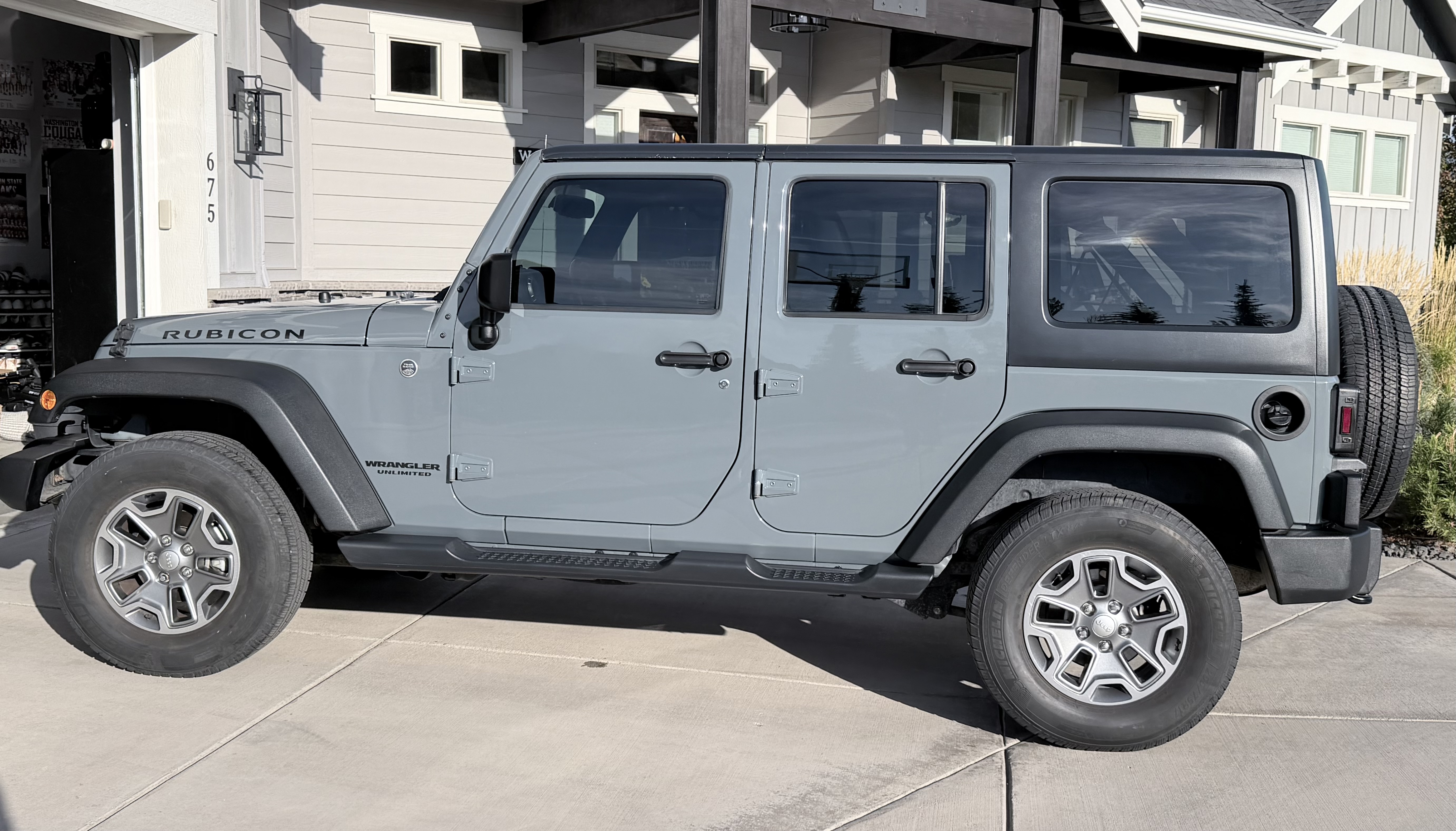 Used 2015 Jeep Wrangler Unlimited Rubicon w/ Connectivity Group AWD/4WD image 4