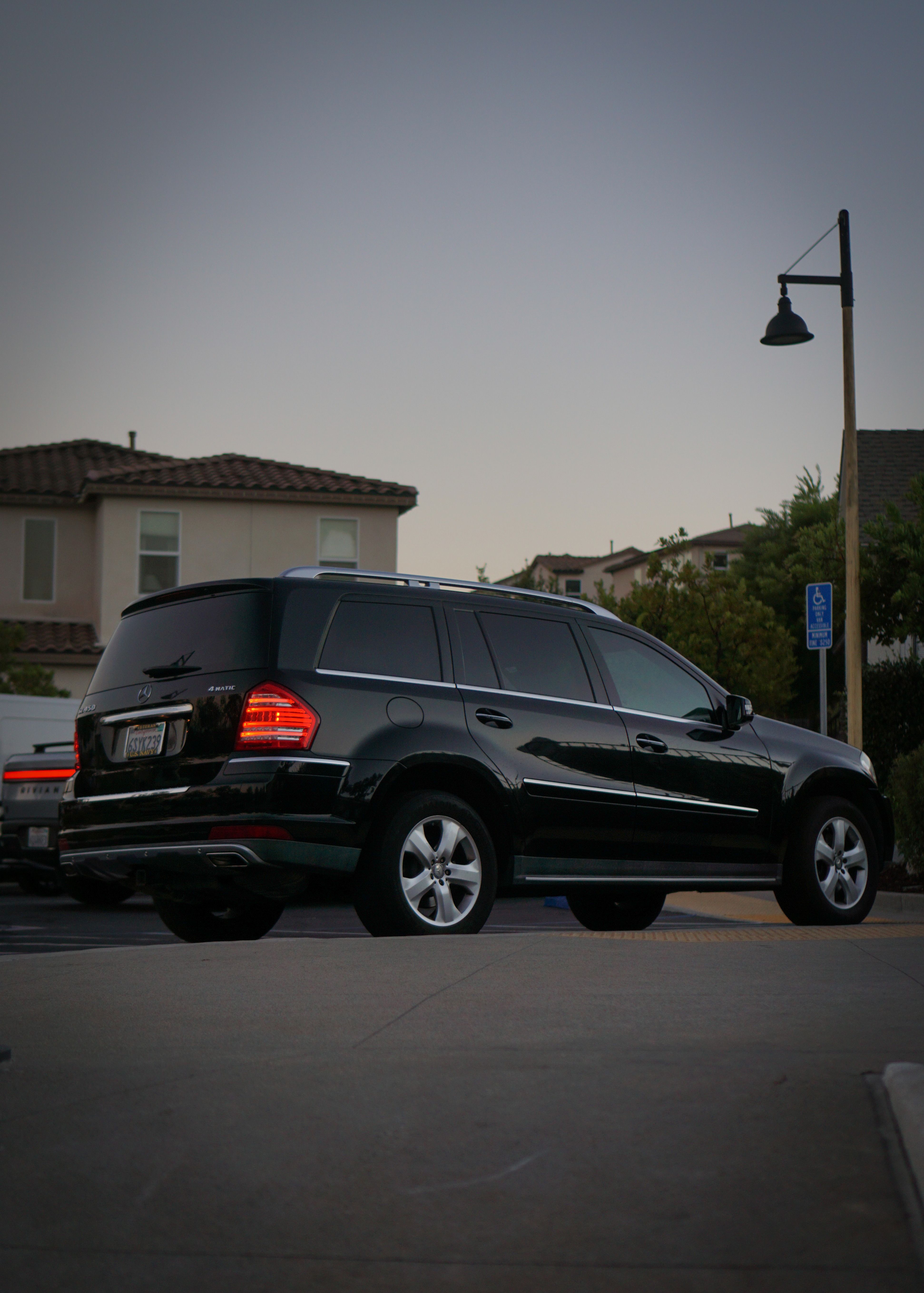 Used 2011 Mercedes-Benz GL 450 4MATIC image 4