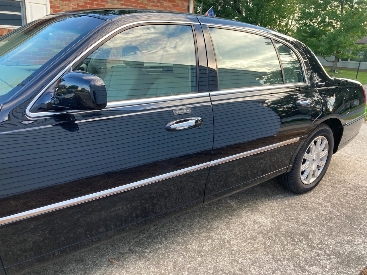 Used 2008 Lincoln Town Car Signature L RWD image 5