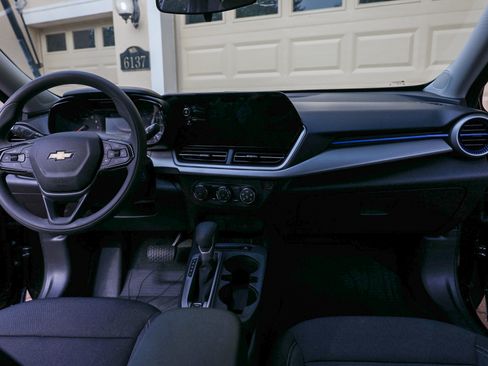 Used 2025 Chevrolet Trax LS w/ Driver Confidence Package FWD image 11