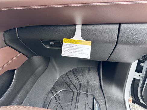 Used 2024 Chevrolet Suburban High Country w/ Advanced Technology Package image 24