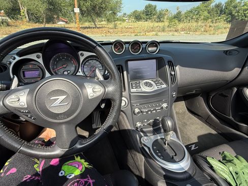 Used 2016 Nissan 370Z Touring image 16