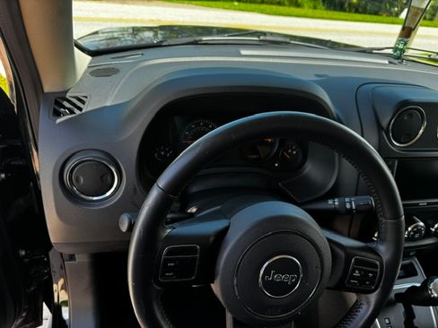 Used 2016 Jeep Patriot High Altitude FWD image 5